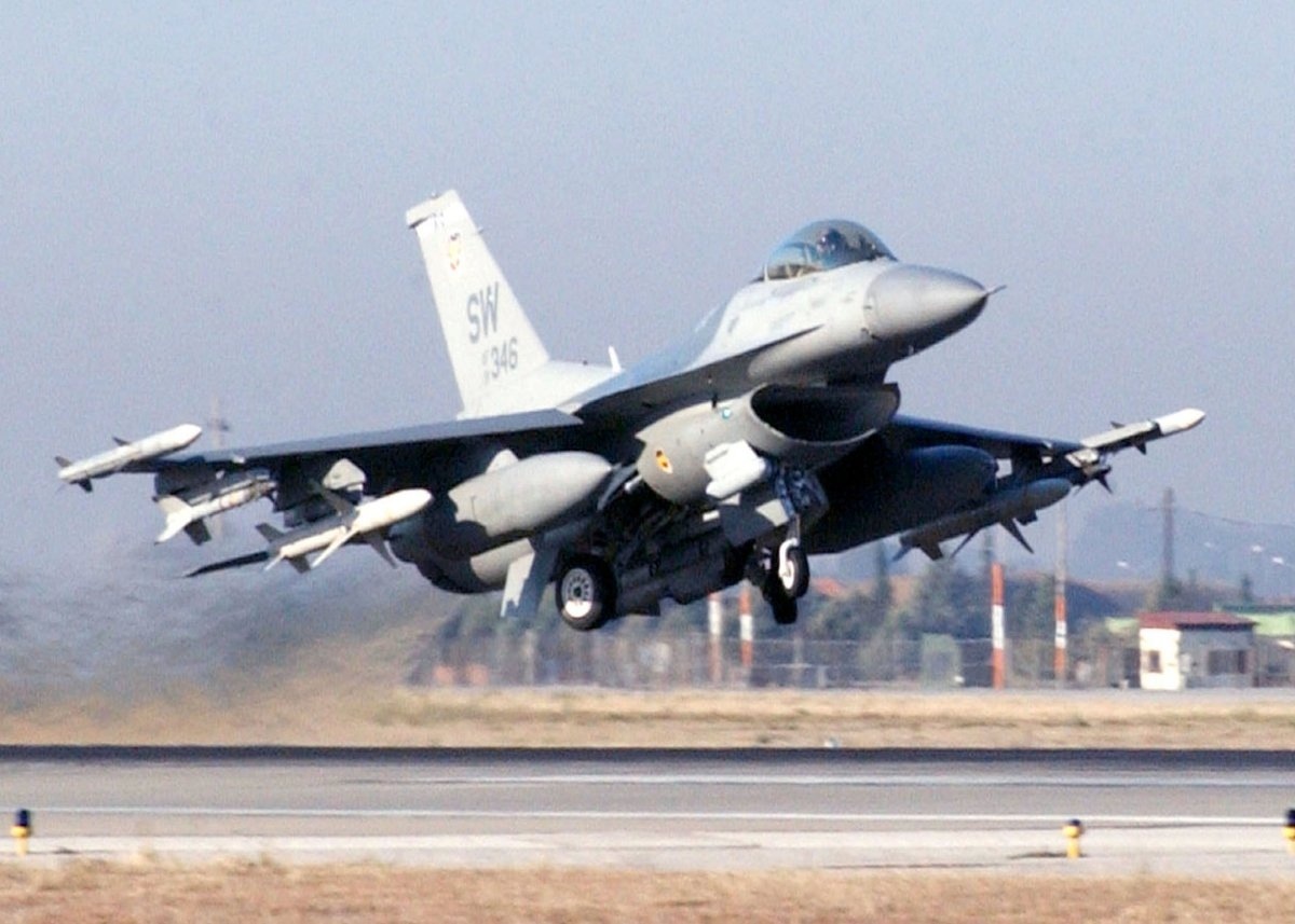 F-16 eager lion