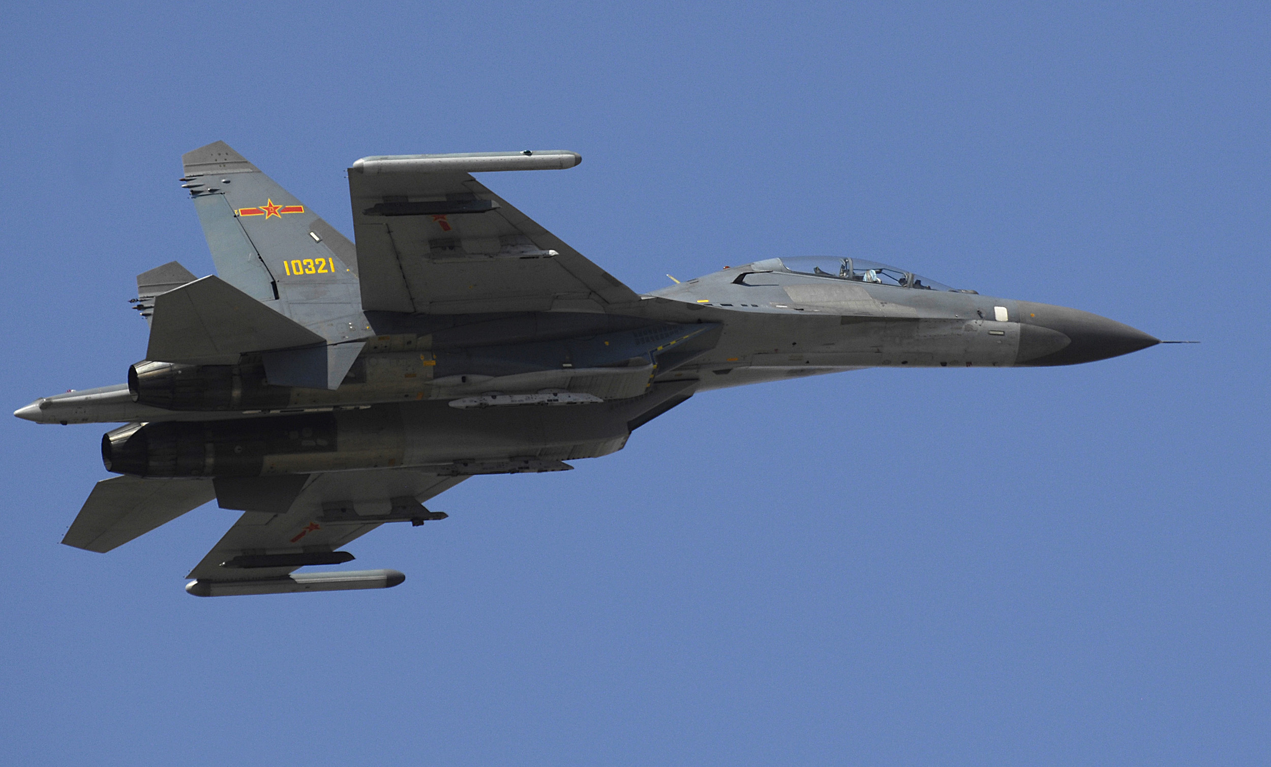 SCRAMBLE dei caccia cinesi contro F-15 giapponesi
