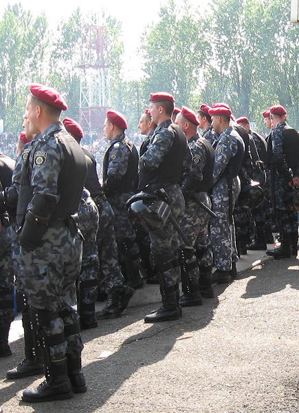 Berkut dispiegati all’istmo della Crimea