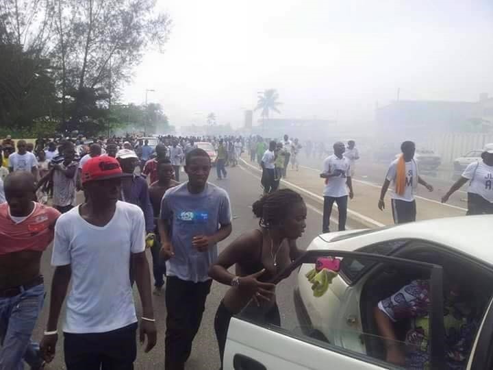 Charge de la police et de l’armée à l’aéroport de Libreville