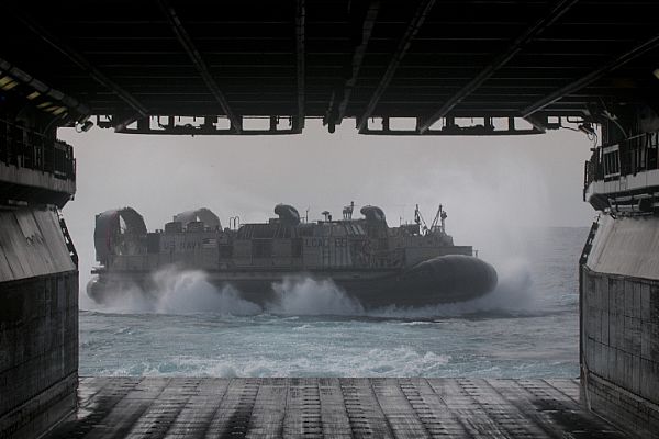 Il gruppo da sbarco della Iwo Jima fa rotta su Israele