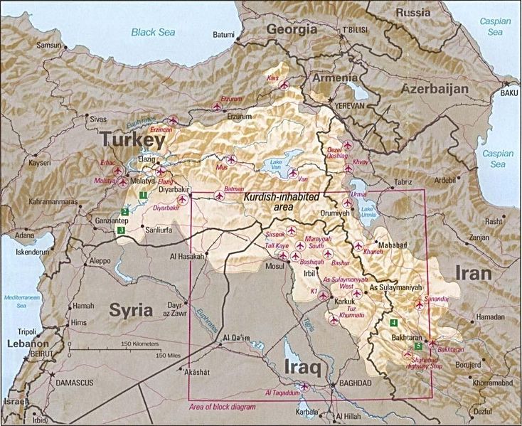 Migliaia di soldati Curdi marciano dall’Irak verso la Siria
