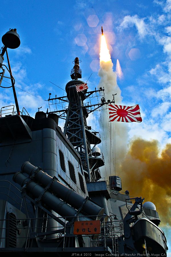 Cacciatorpediniere Giapponesi si uniscono allo Strike Group della portaerei Vinson