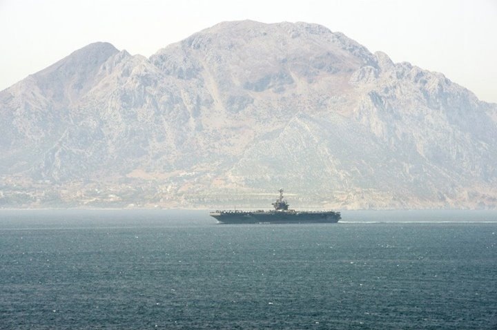 La portaerei Truman passa Gibilterra entra nel Mediterraneo