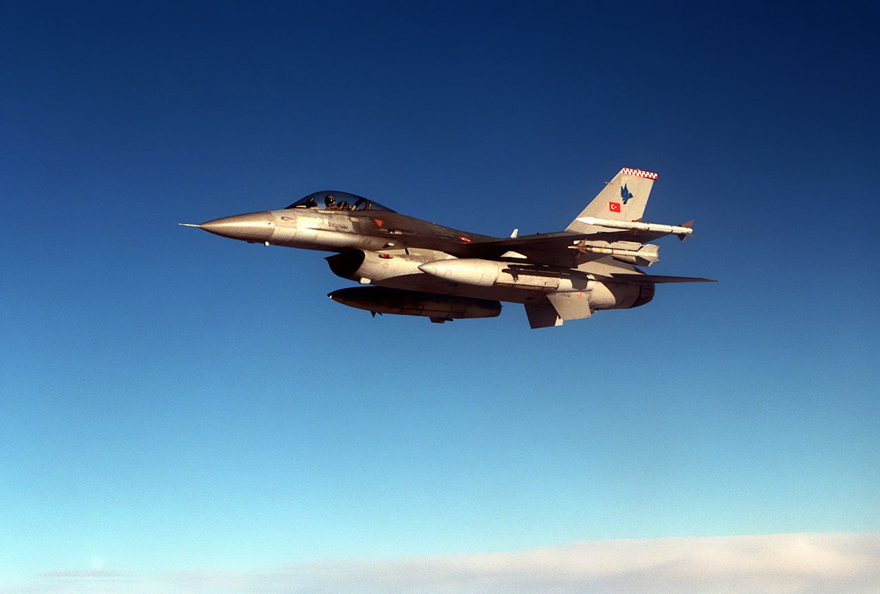F-16 turco abbatte un elicottero siriano