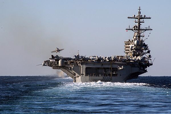 La porte avion Bush entre dans la méditerranée